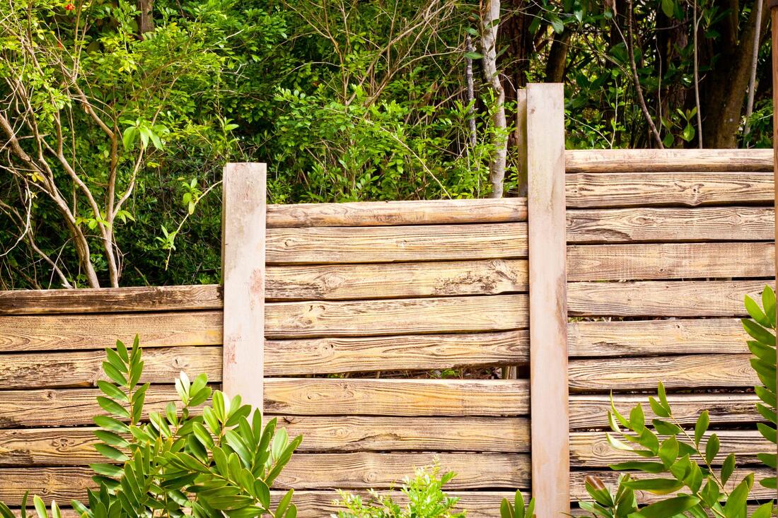Wooden slatted fences enhances the appeal of your garden 